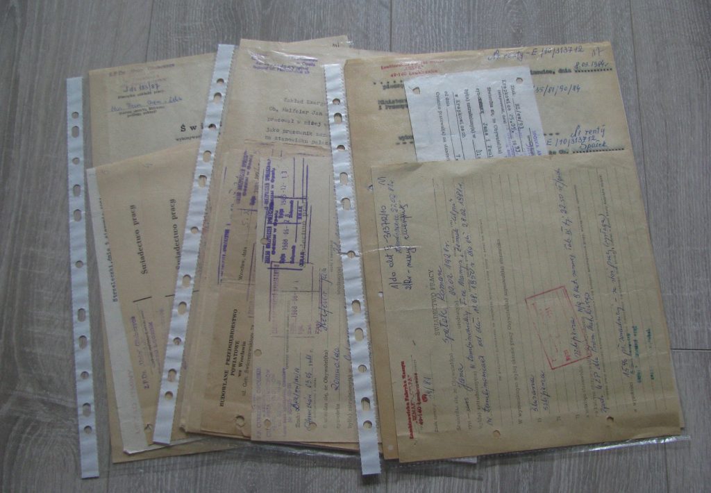 Dokumenty dwóch dziadków i jednej babci, które otrzymałem z ZUS-u
